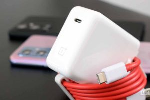 OnePlus Nord 2 Warp charger