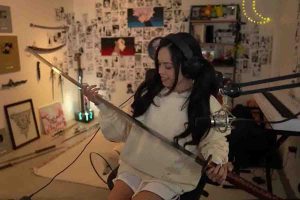 Valkyrae massive knife
